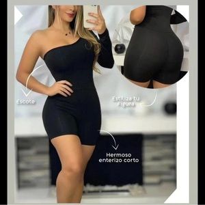 Cute short jumpsuit form fitting fits xs-XL
